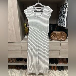 ATHLETA Stretchy Light Gray and White Summer Dress.